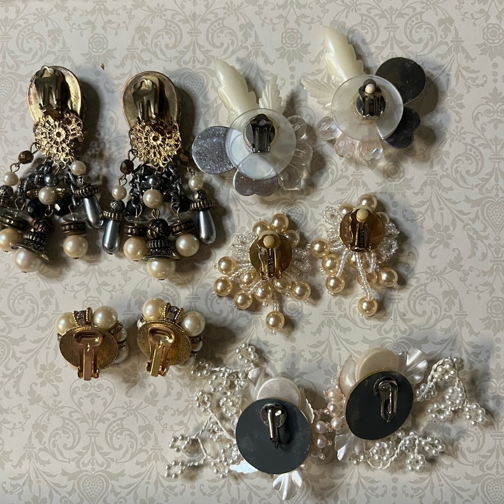 Vintage pearl earrings bundle. These are all CLIP ON EARRINGS. 5 pairs. EUC - Picture 2 of 7